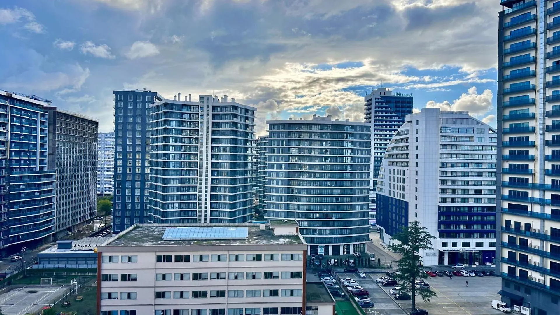 Business Studio Near Grand Bellagio Casino Batumi Apartment