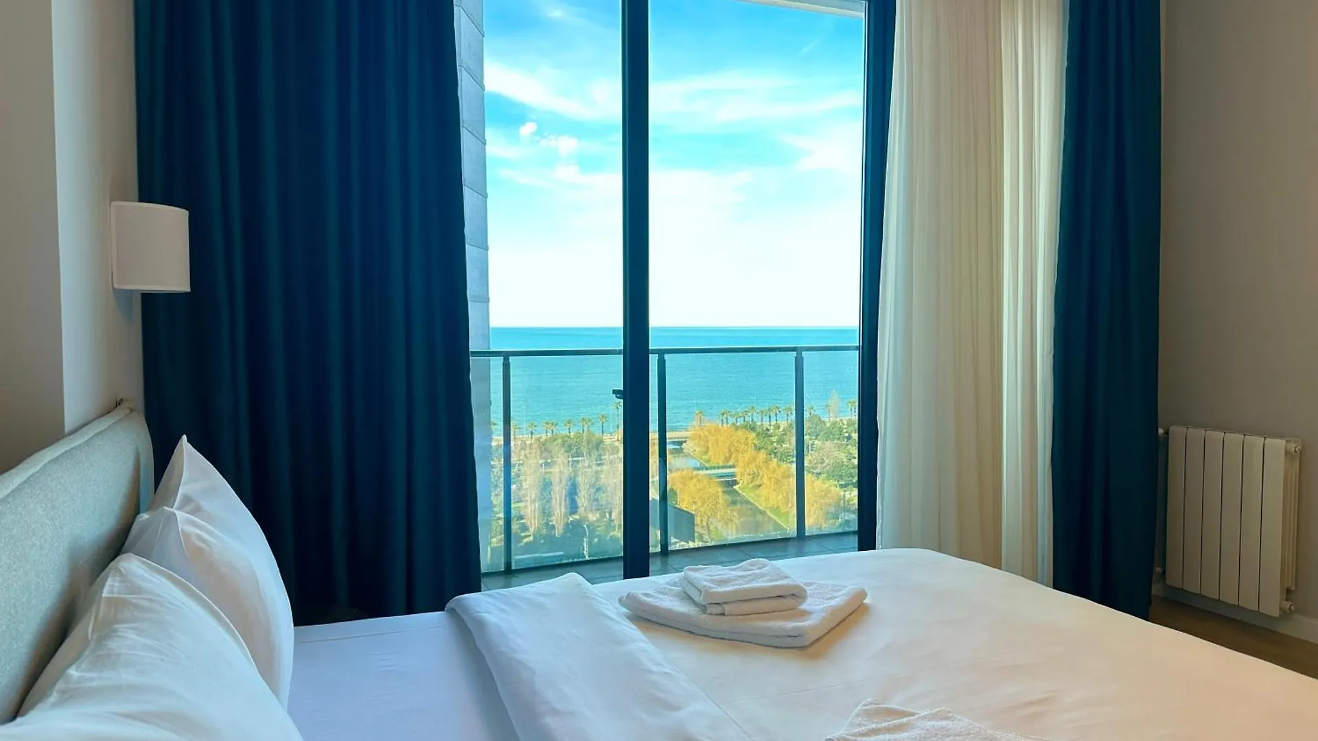 Business Studio Near Grand Bellagio Casino Batumi Apartment