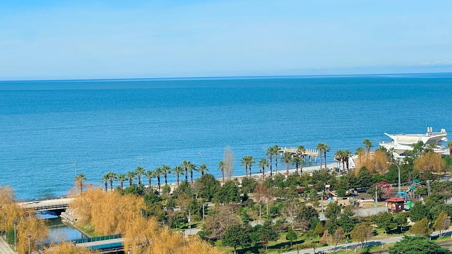 Business Studio Near Grand Bellagio Casino バトゥーミ アパート