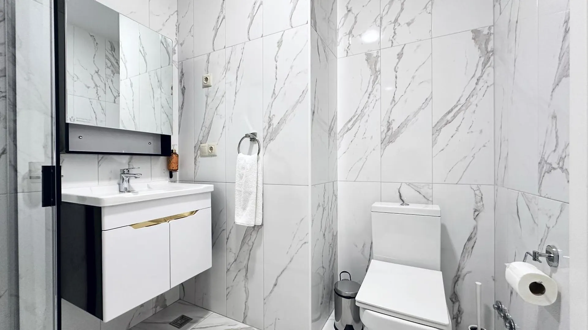 Business Studio Near Grand Bellagio Casino バトゥーミ